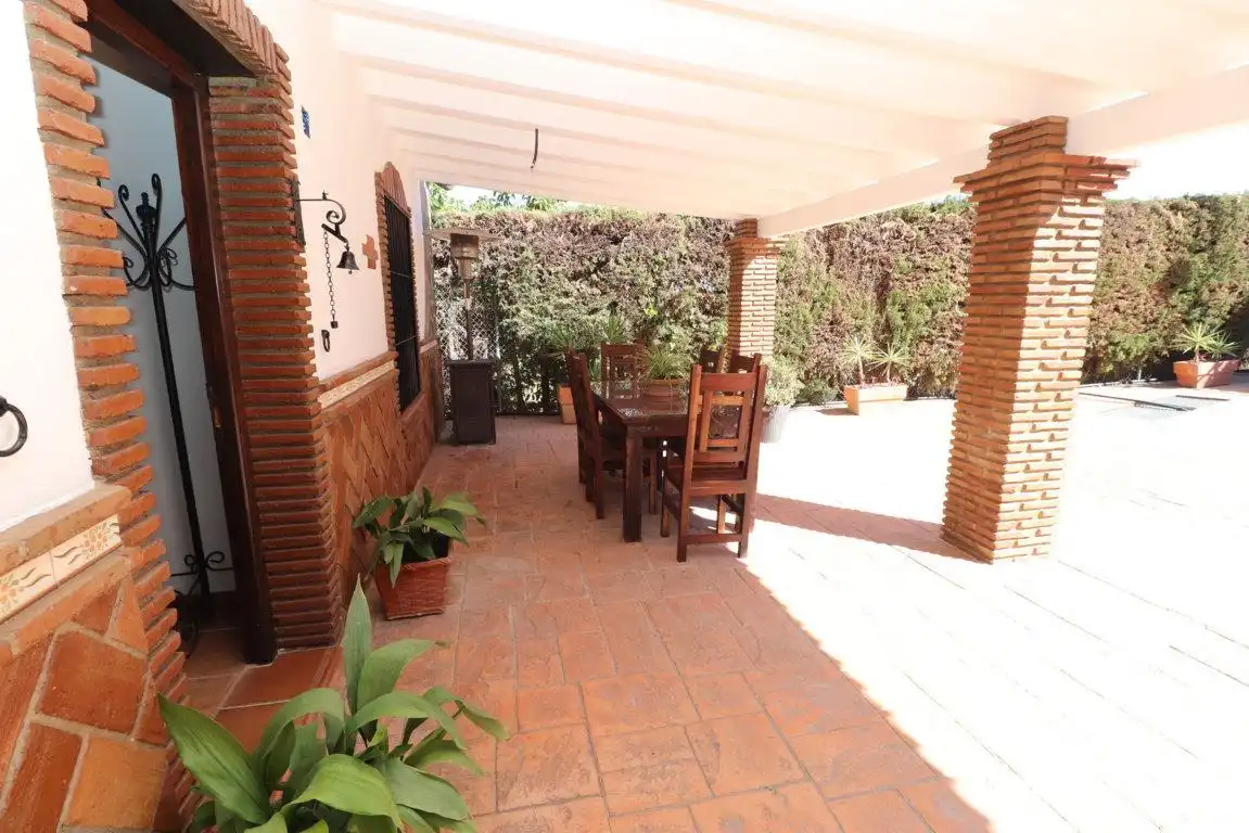 Terraza de Casa o chalet de alquiler en Alhaurín El Grande con Aire acondicionado, Jardín privado y Piscina