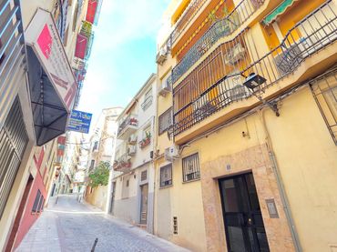 Piso con balcón en venta en Calle Ruiz Romero