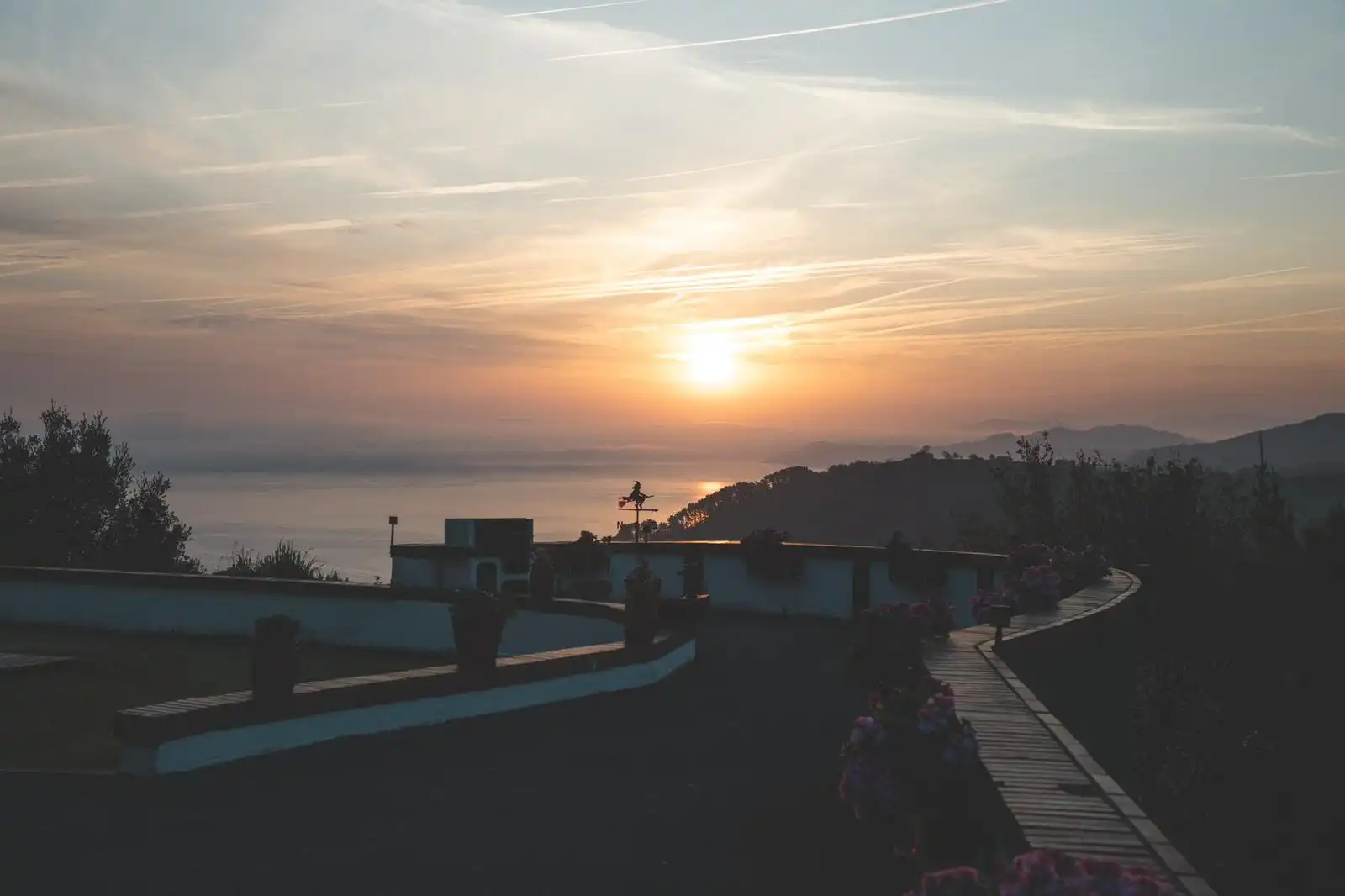 Vista exterior de Casa o xalet en venda en Mutriku amb Jardí privat, Piscina i Moblat
