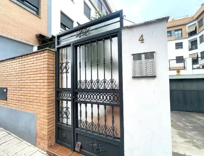 Vista exterior de Piso en venta en Linares