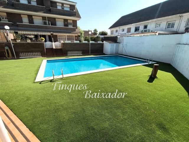 Casa adosada en Venta en La Pineda