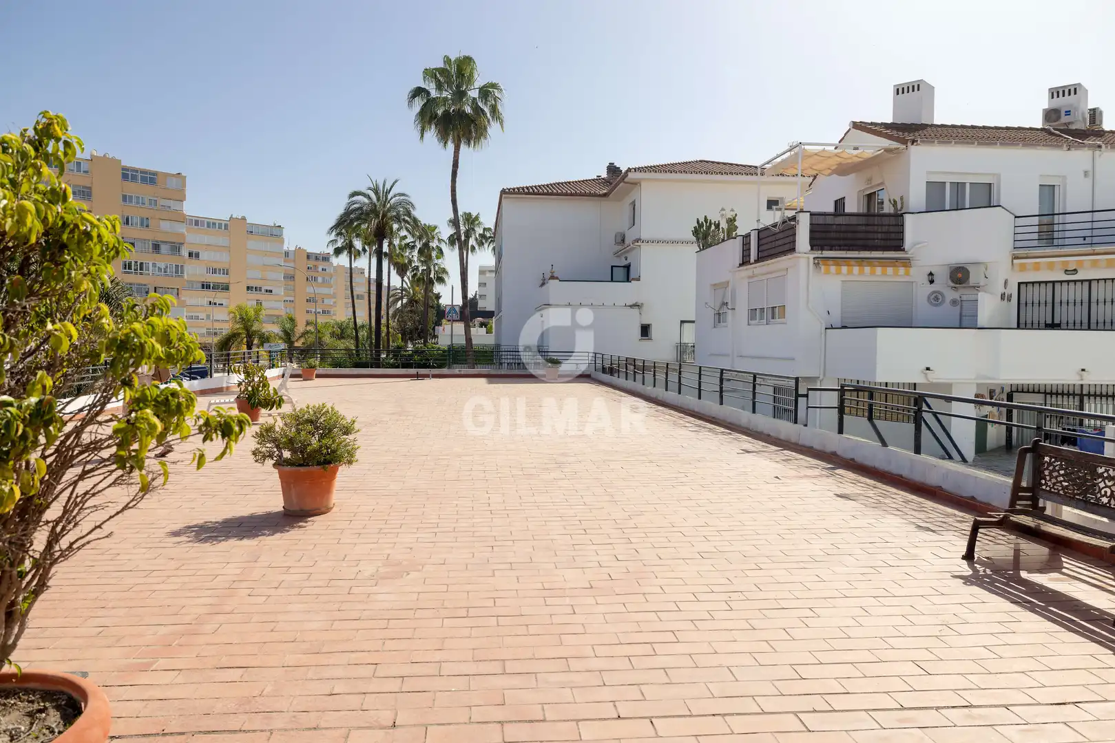 Vista exterior de Pis en venda en Torremolinos amb Jardí privat, Traster i Piscina