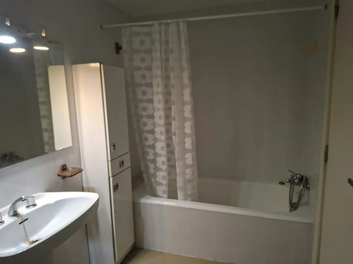 Bathroom of Flat for rent in Valencia  with Air Conditioner, Furnished and Washing machine