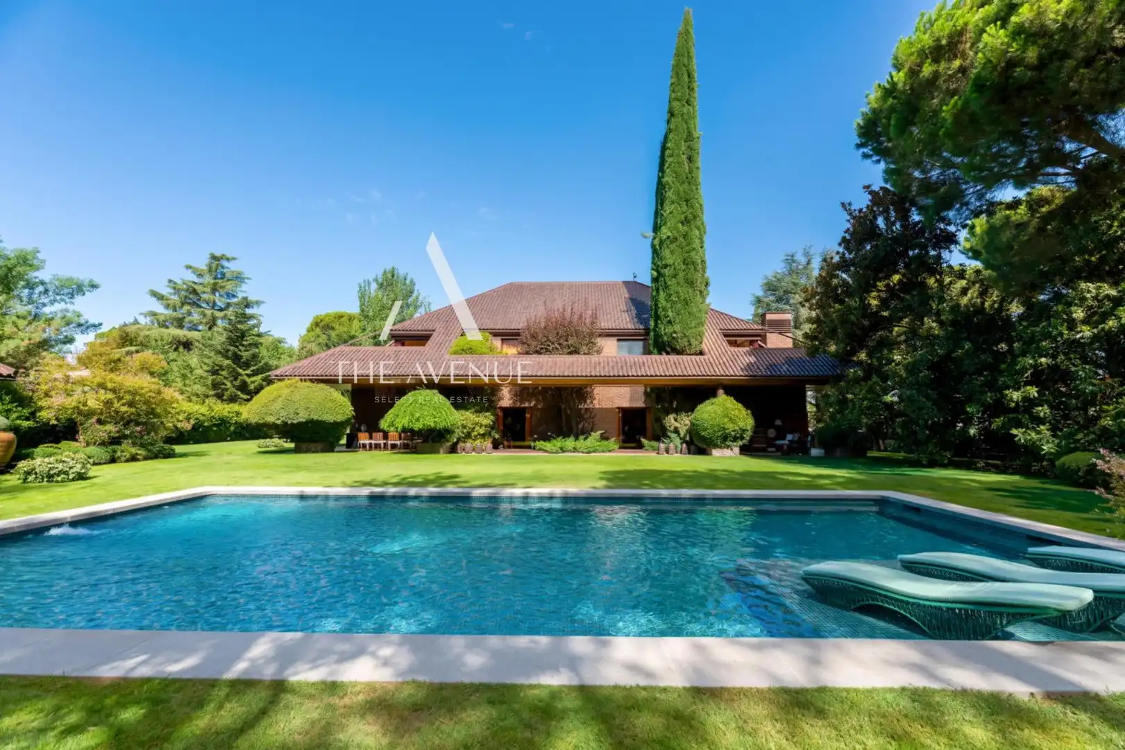 Vista exterior de Casa o xalet en venda en Boadilla del Monte amb Calefacció, Jardí privat i Terrassa