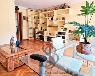 Sala d'estar de Casa adosada en venda en Alicante / Alacant amb Aire condicionat, Calefacció i Jardí privat