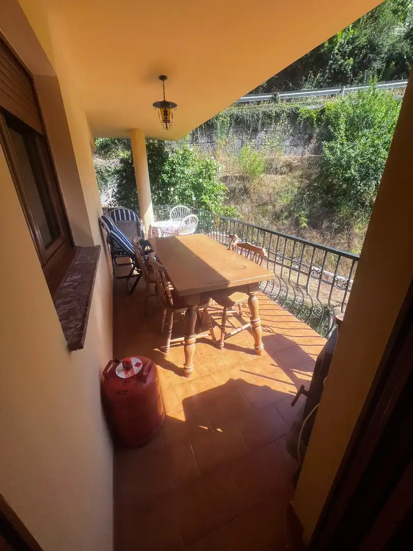 Terrassa de Casa o xalet en venda en Oseja de Sajambre amb Calefacció, Jardí privat i Parquet