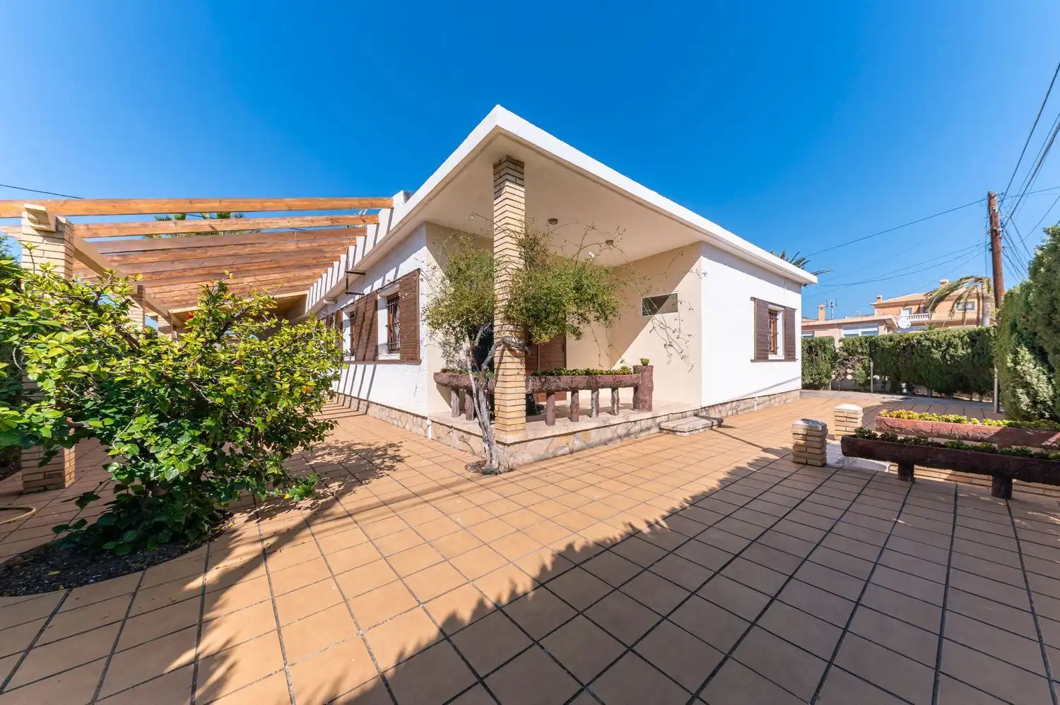 Vista exterior de Casa o chalet en venta en Villajoyosa / La Vila Joiosa con Jardín privado, Terraza y Piscina comunitaria