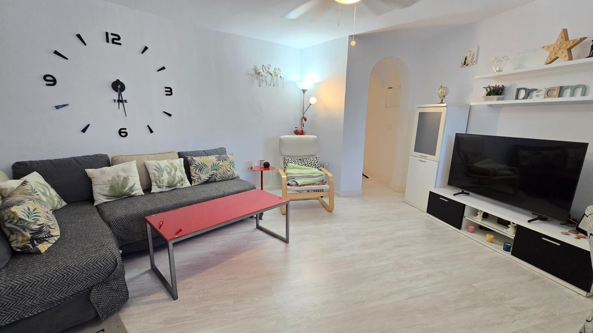 Sala d'estar de Planta baixa en venda en Torremolinos amb Jardí privat i Piscina comunitària