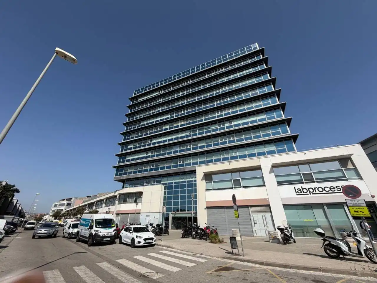 Außenansicht von Büro zur Miete in Badalona mit Klimaanlage, Heizung und Alarm