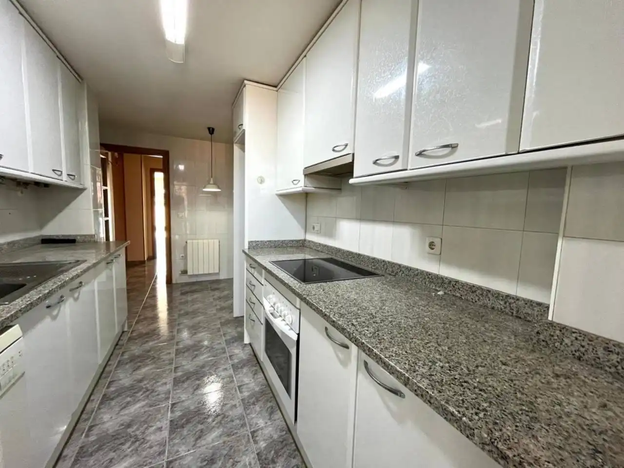 Cuina de Pis en venda en Girona amb Aire condicionat, Calefacció i Terrassa
