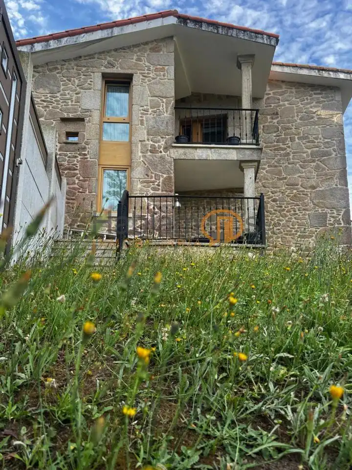 Casa rústica amb terrassa en venda a Moraña, imagen 11