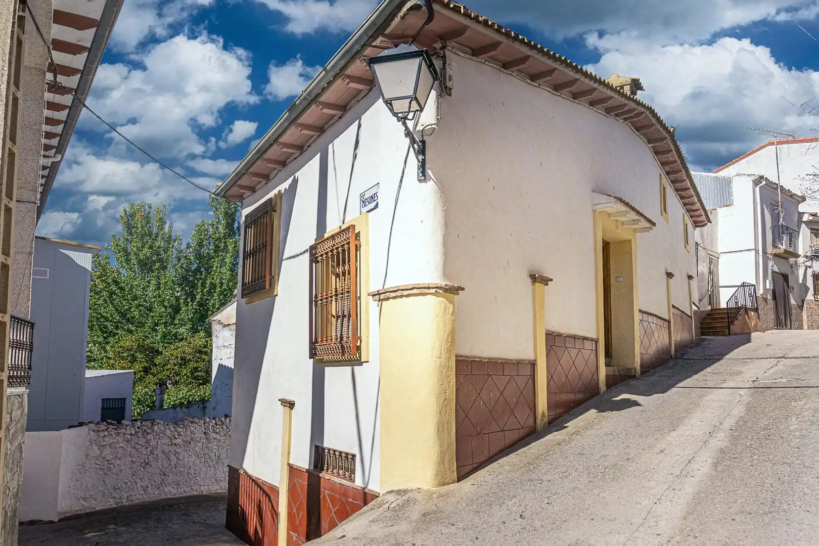 Vista exterior de Casa o chalet en venta en Frailes con Aire acondicionado, Amueblado y Balcón