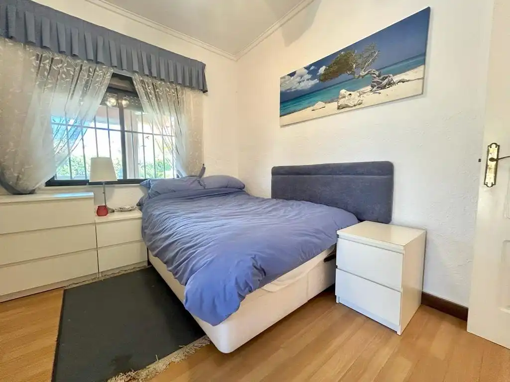 Dormitori de Casa o xalet en venda en Orihuela amb Piscina