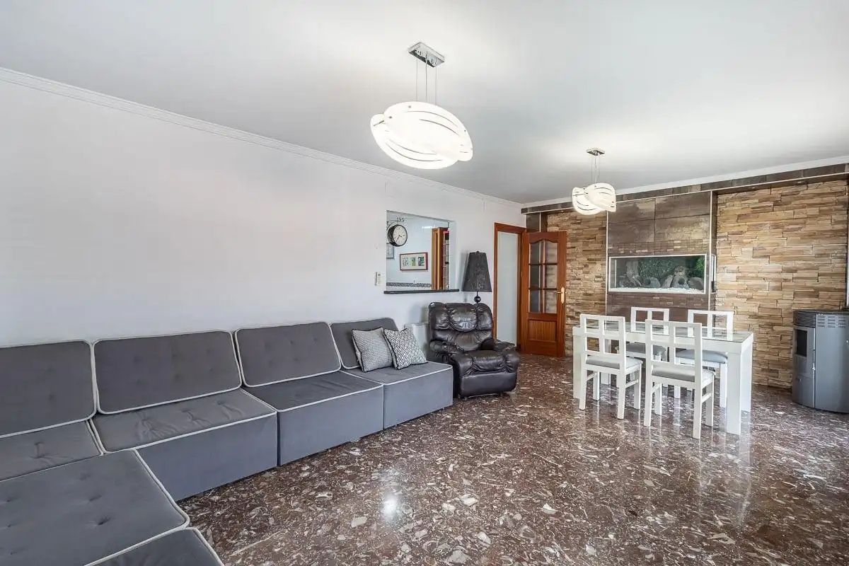 Wohnzimmer von Dachboden zur Miete in Maracena mit Terrasse und Möbliert