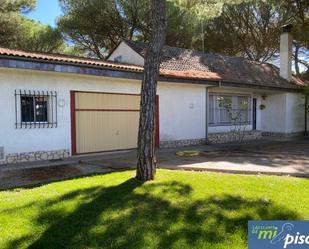 Vista exterior de Casa o xalet en venda en Hornillos de Eresma amb Calefacció, Jardí privat i Terrassa