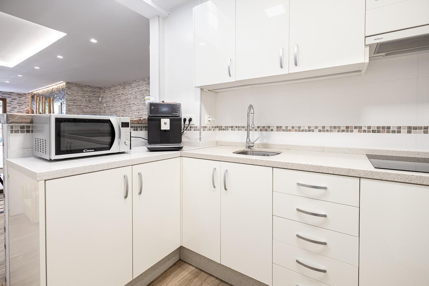 Cuina de Casa o xalet en venda en Fuengirola amb Aire condicionat, Calefacció i Jardí privat