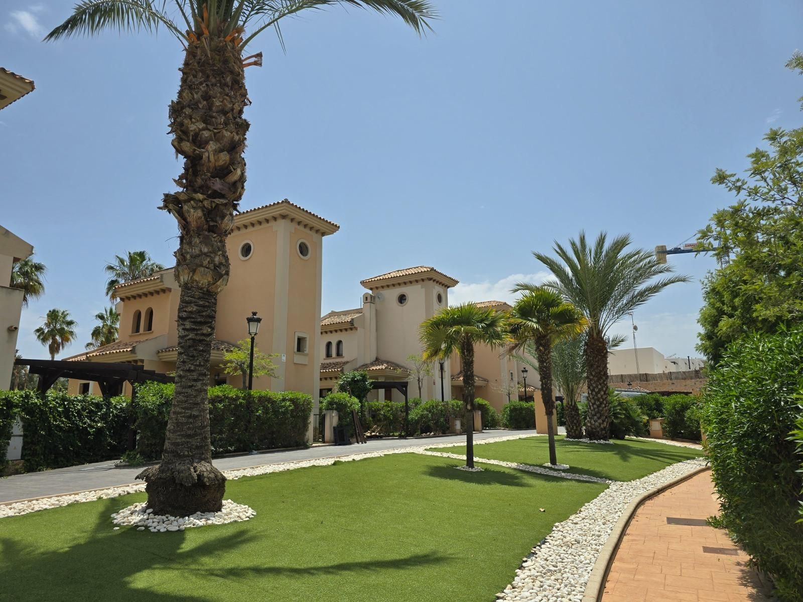 Vista exterior de Dúplex en venda en Algorfa amb Jardí privat, Terrassa i Piscina