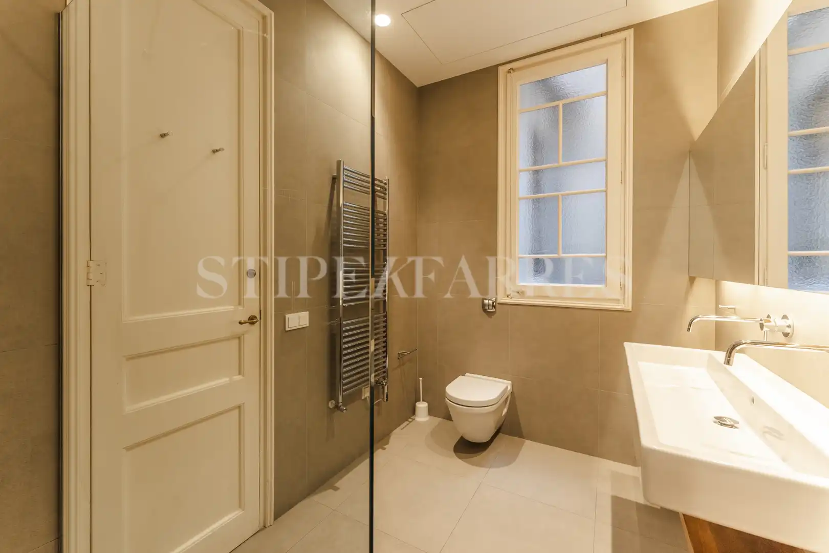 Baño de Piso de alquiler en Barcelona con Aire acondicionado, Calefacción y Amueblado