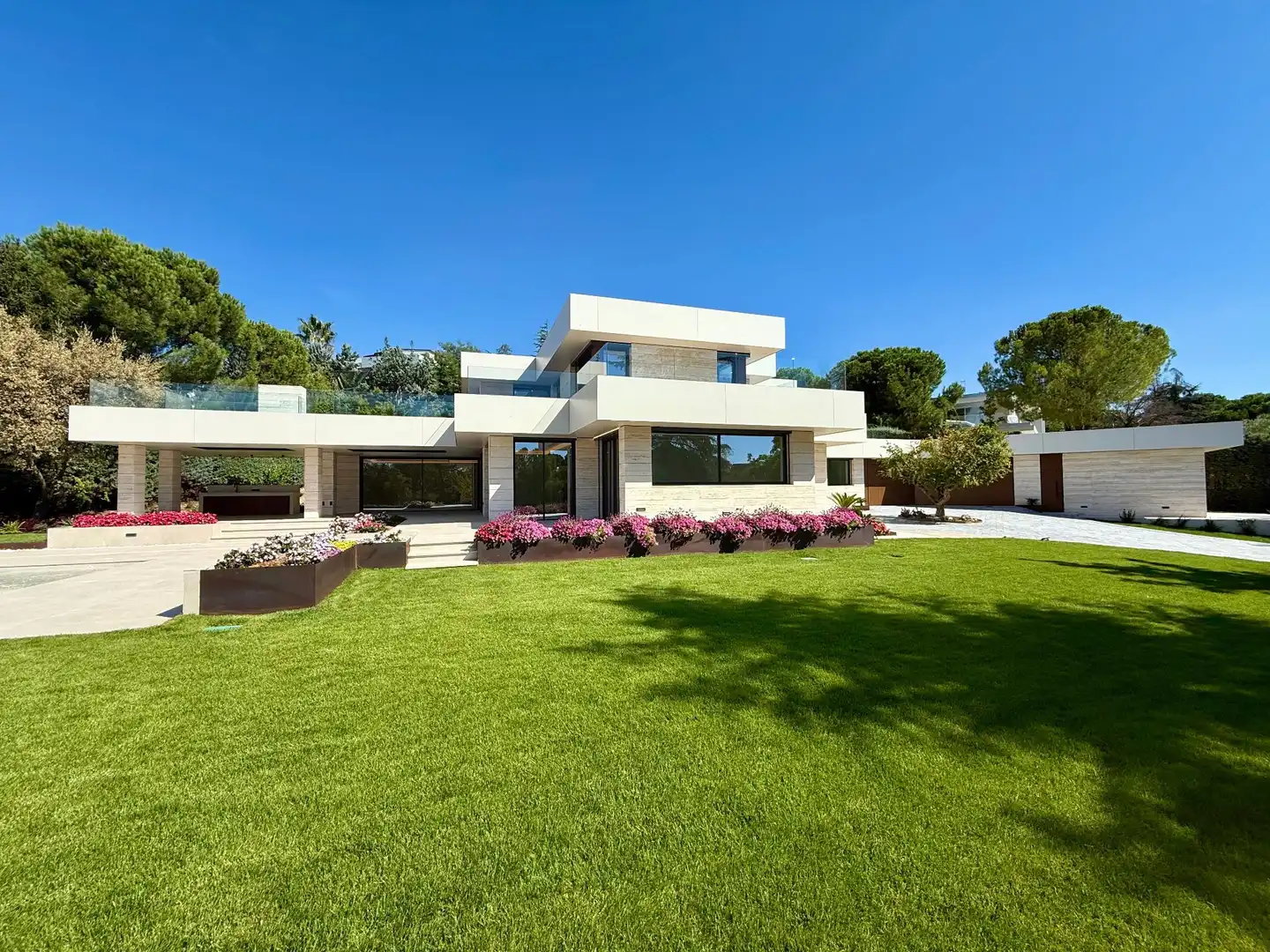 Vista exterior de Casa o xalet en venda en Boadilla del Monte amb Calefacció i Jardí privat