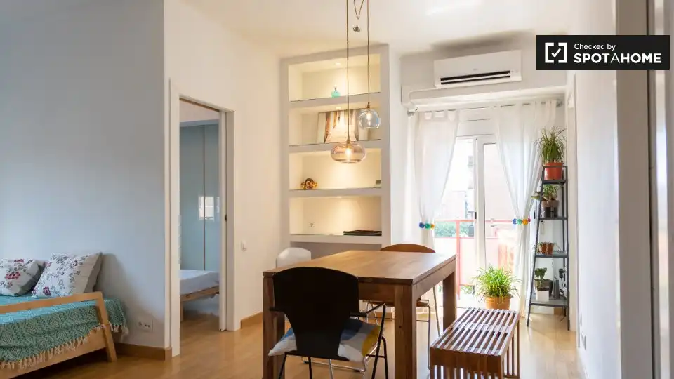 Menjador de Apartament per a compartir en Barcelona amb Aire condicionat, Calefacció i Terrassa