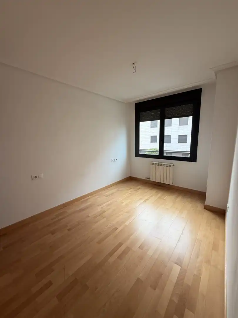 Habitación de Piso en venta en  Logroño con Calefacción, Parquet y Trastero