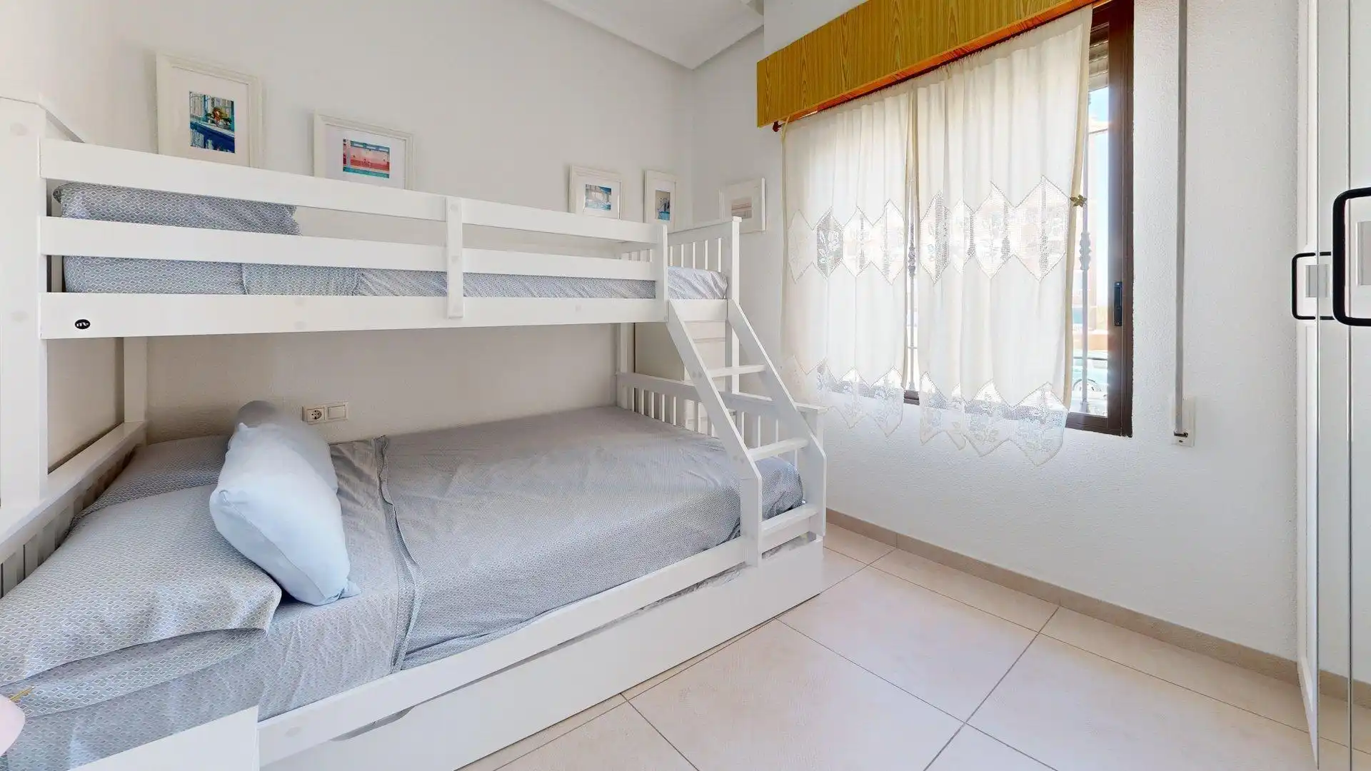 Dormitori de Apartament de lloguer en Elche / Elx amb Calefacció, Jardí privat i Terrassa