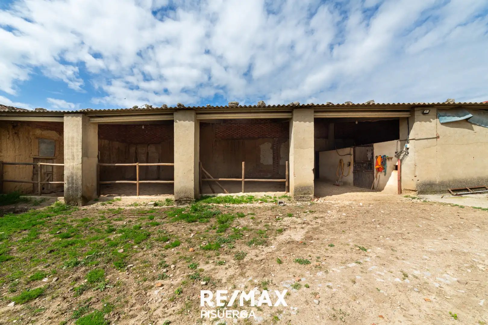Houses for sale in Tordehumos  with Private garden, Terrace and Storage room