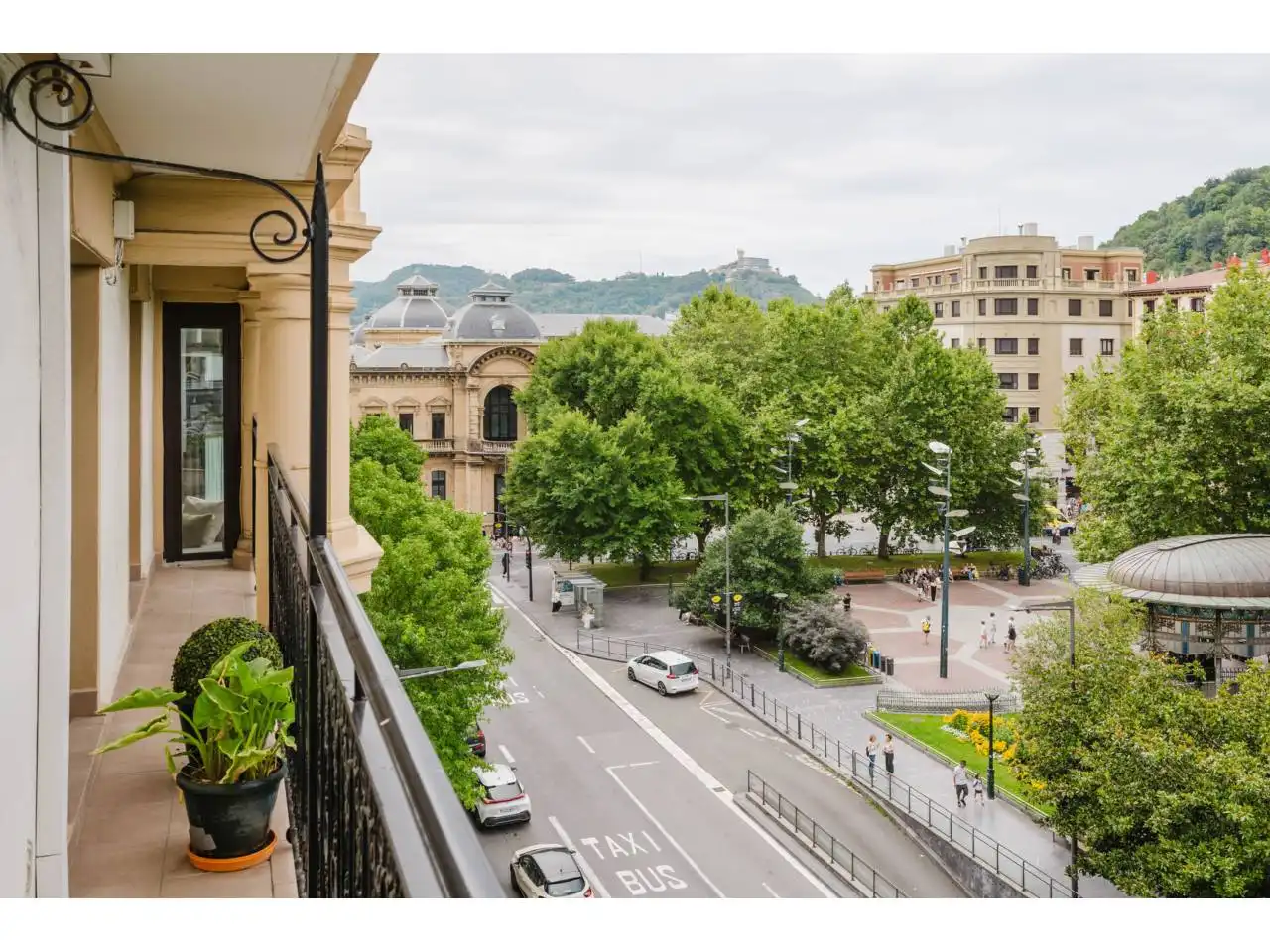 Flat with terrace for sale in Calle Garibai 1, imagen 2