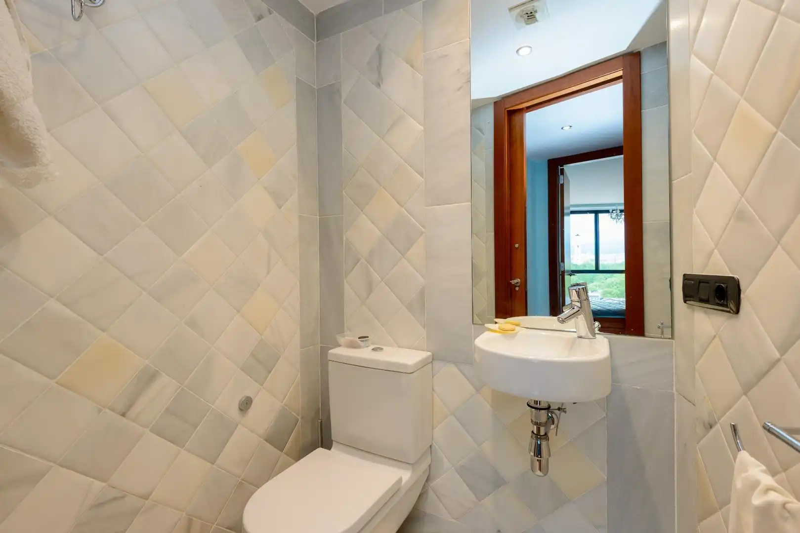 Bathroom of Flat for sale in Oviedo   with Heating and Jacuzzi