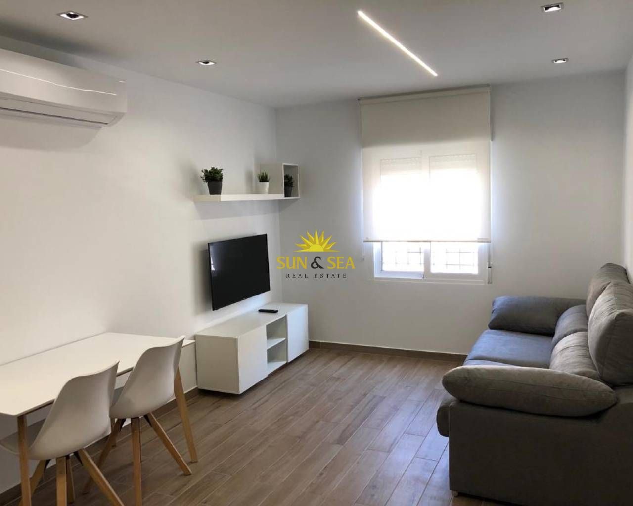 Living room of Flat to rent in Elche / Elx  with Heating, Parquet flooring and Furnished