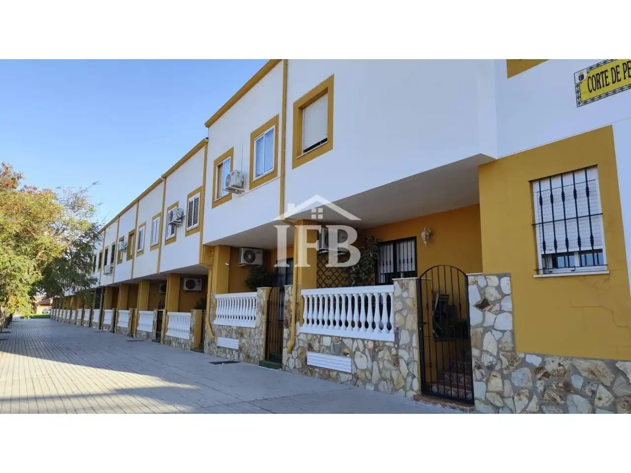 Vista exterior de Casa adosada en venda en Badajoz amb Aire condicionat, Calefacció i Terrassa