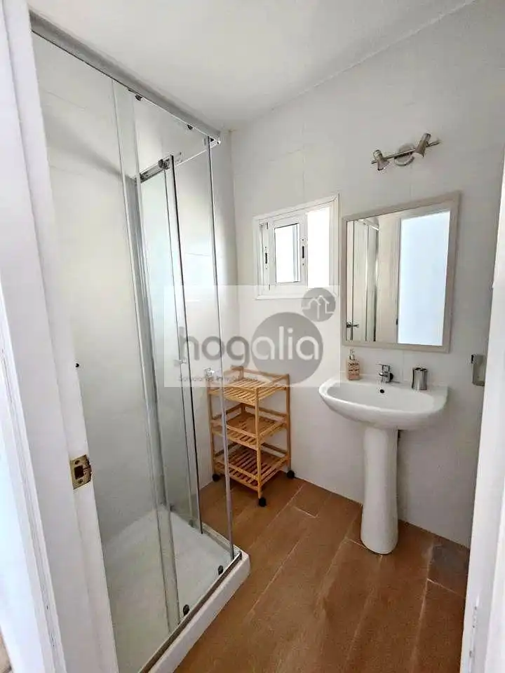 Bathroom of Flat for rent in Sevilla  with Air Conditioner, Terrace and Furnished