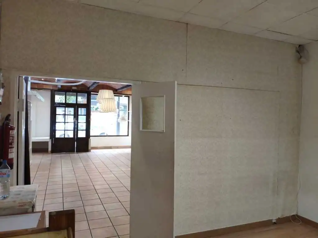 Local comercial de lloguer a Oeste, imagen 5