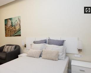 Bedroom of Flat to rent in  Madrid Capital  with Air Conditioner and Balcony