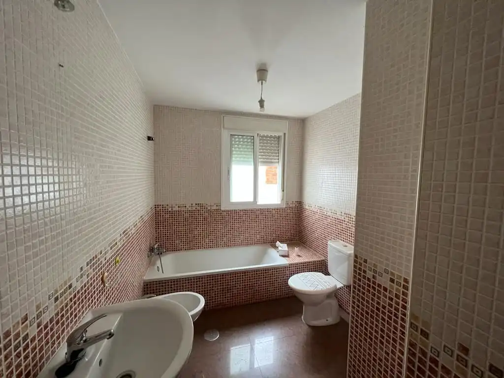 Bany de Pis en venda en Andújar amb Terrassa, Traster i Balcó