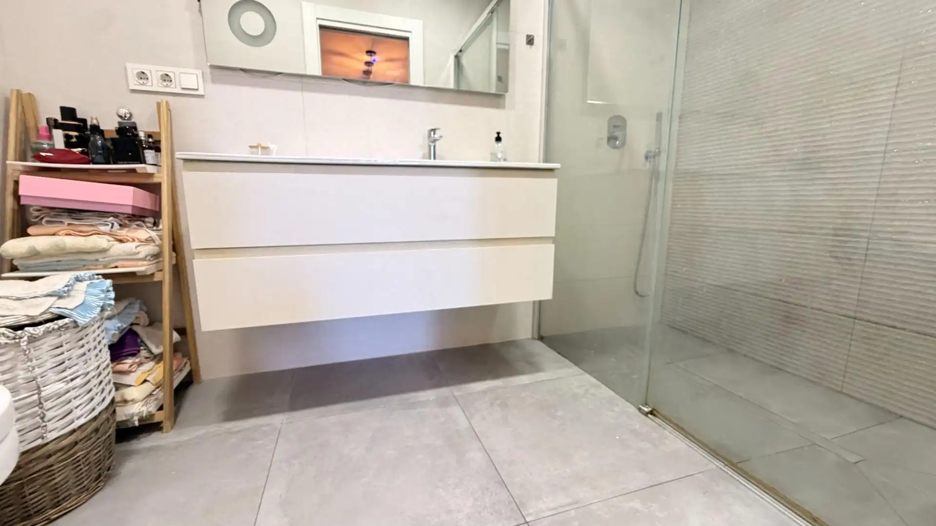 Badezimmer von Dachboden zum Verkauf in Elche / Elx mit Heizung, Terrasse und Abstellraum