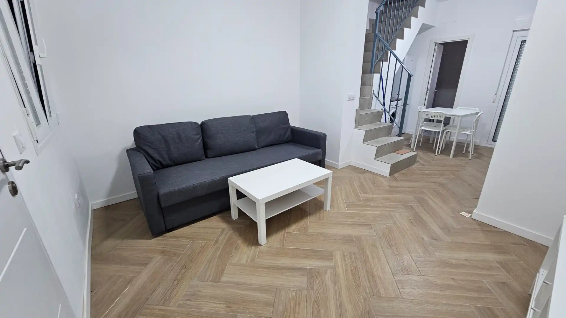 Sala d'estar de Casa o xalet en venda en La Algaba amb Aire condicionat, Calefacció i Moblat