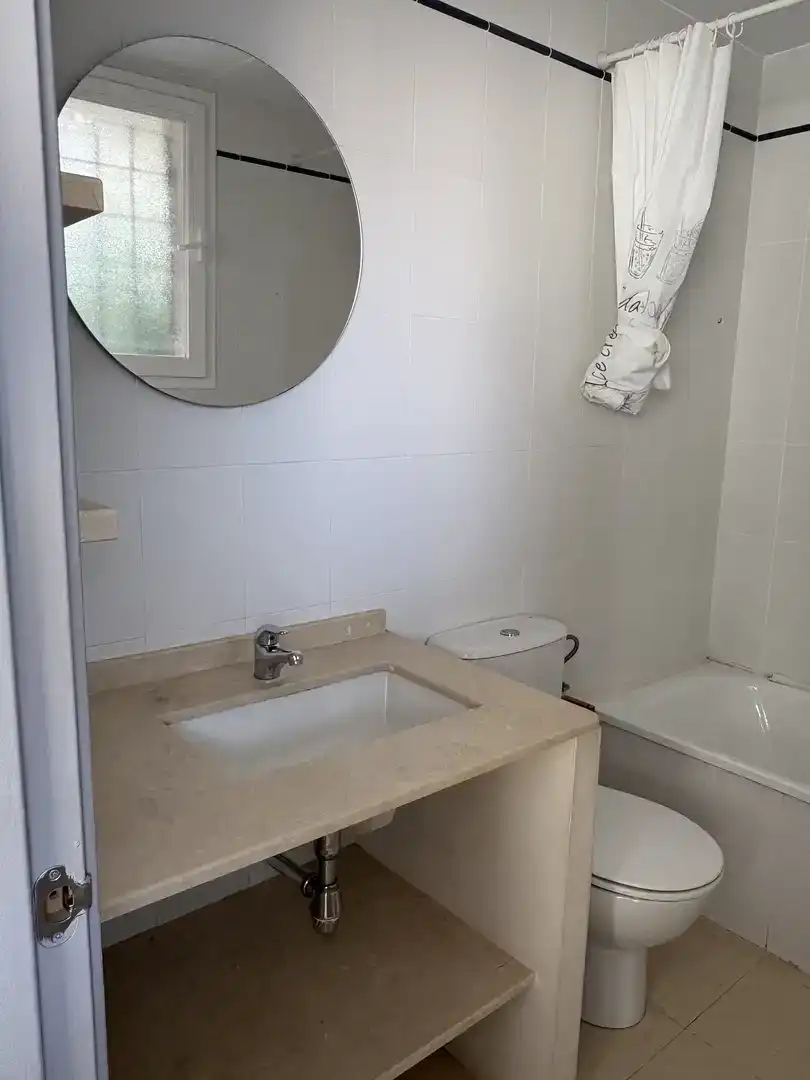 Baño de Casa adosada en venta en Bormujos con Aire acondicionado, Piscina y Balcón