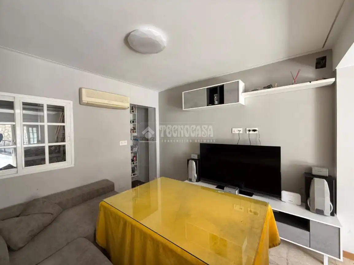 Sala d'estar de Casa adosada en venda en Jaén amb Terrassa
