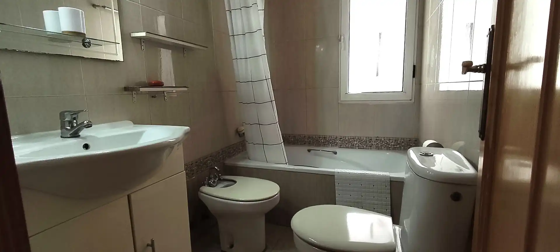 Bathroom of Flat for rent in Alicante / Alacant  with Air Conditioner, Furnished and Oven