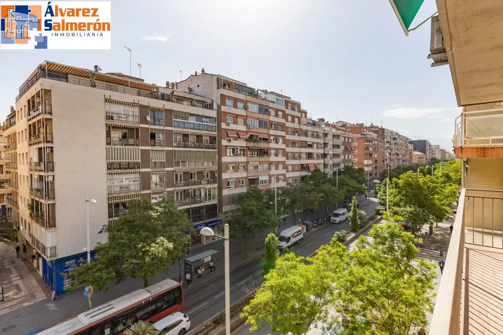 Außenansicht von Wohnung zum Verkauf in Granada mit Terrasse