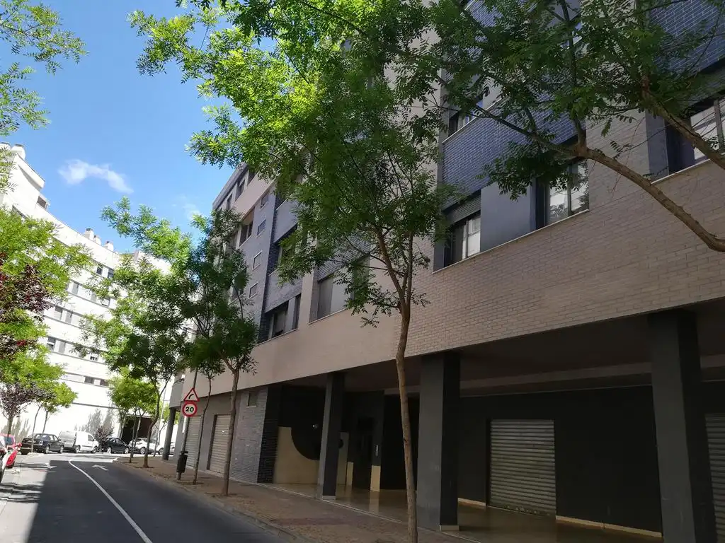 Parking with lift for sale in Joaquin Garcia Girona