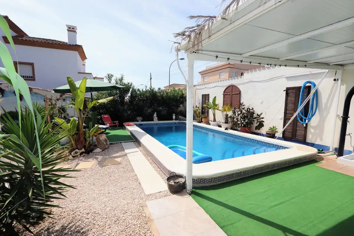 Piscina de Casa o chalet en venta en Alicante / Alacant con Aire acondicionado, Jardín privado y Terraza