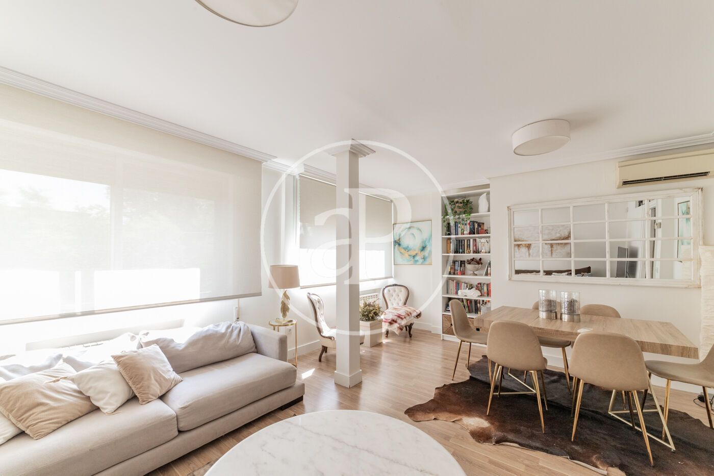 Living room of Flat to rent in  Madrid Capital  with Air Conditioner, Heating and Storage room