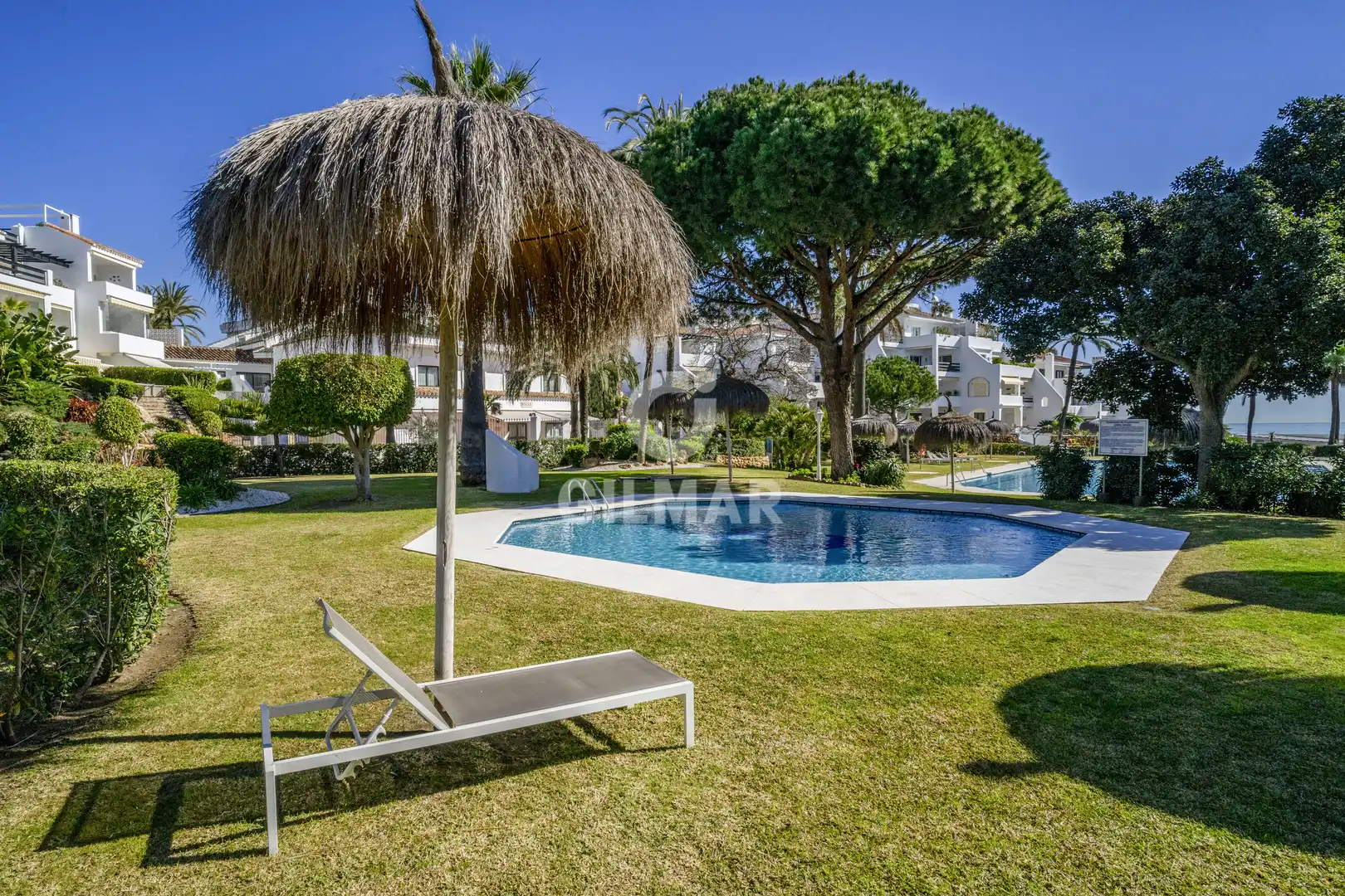 Garten von Einfamilien-Reihenhaus zum Verkauf in Marbella mit Heizung, Privatgarten und Schwimmbad