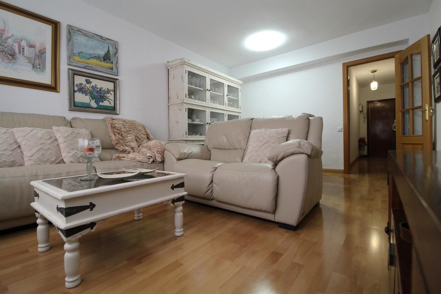 Sala d'estar de Pis en venda en  Madrid Capital amb Calefacció