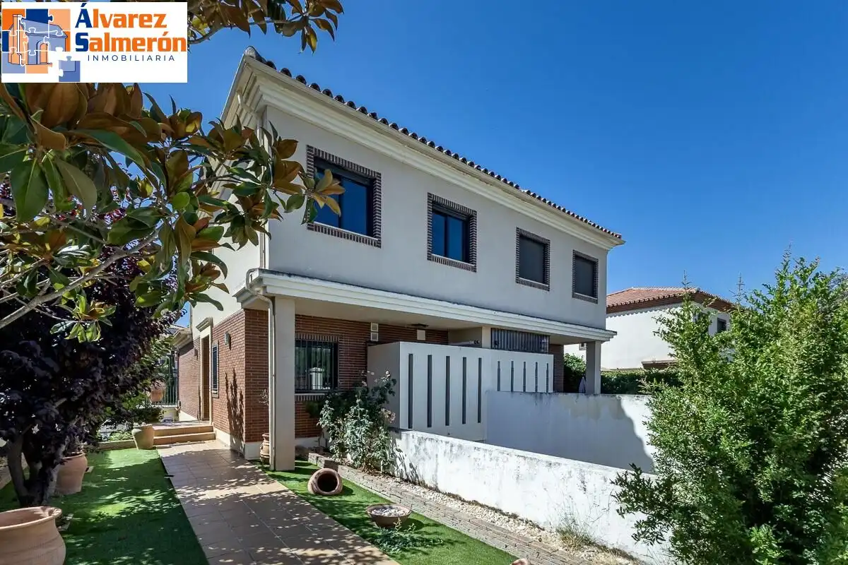 Vista exterior de Casa o chalet en venta en Albolote con Aire acondicionado, Calefacción y Jardín privado