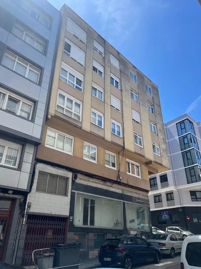 Vista exterior de Piso de alquiler en A Coruña Capital  con Calefacción