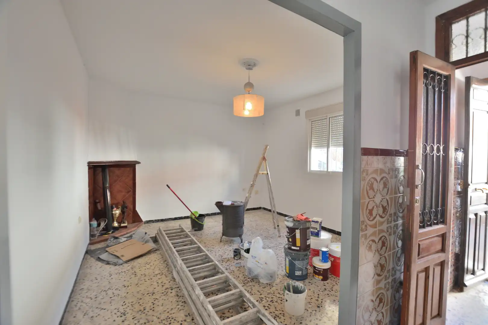 Sala d'estar de Casa adosada en venda en Ronda amb Terrassa i Balcó