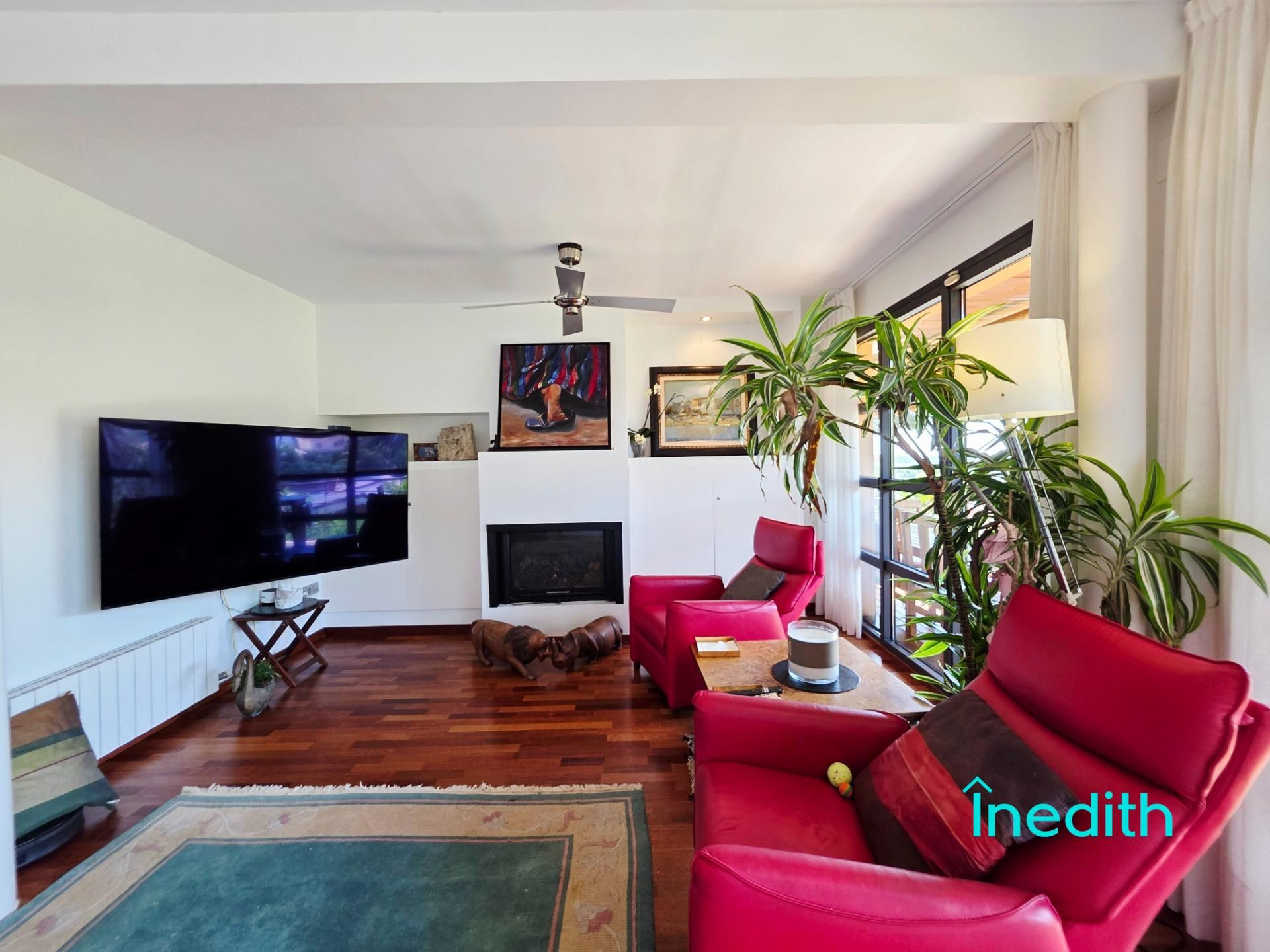 Sala d'estar de Casa o xalet en venda en Castelldefels amb Aire condicionat, Calefacció i Jardí privat